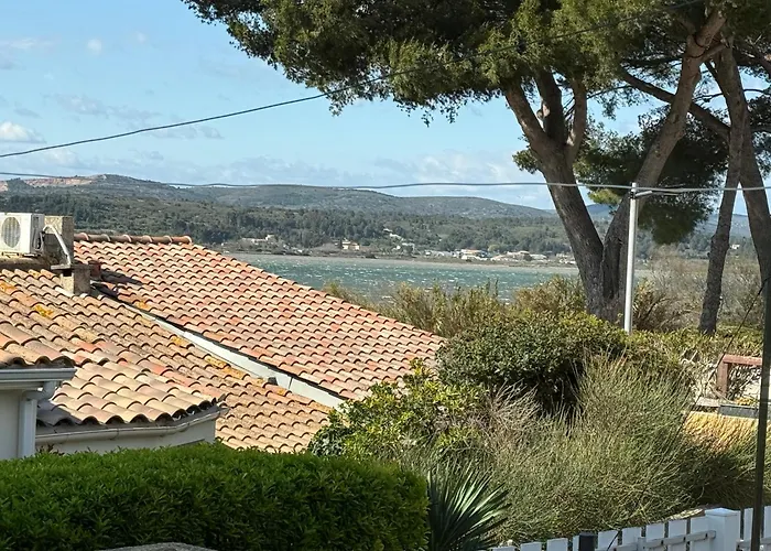 Vue Sur L'Etang De Thau