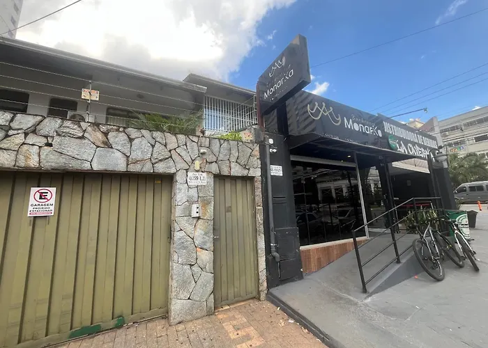 Quartos Quintal Bueno! Com ar, tv e internet no melhor bairro de Goiânia! Perto do Goiânia Shopping, Parque Areião Hospital Premium Mater Dei OVG Vaca Brava Marista Campo do Goiás!