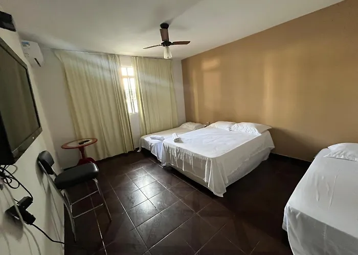 Quartos Quintal Bueno! Com ar, tv e internet no melhor bairro de Goiânia! Perto do Goiânia Shopping, Parque Areião Hospital Premium Mater Dei OVG Vaca Brava Marista Campo do Goiás!