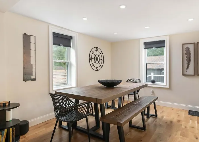 All New Retreat Walk To Village, Fire Pit, Wifi