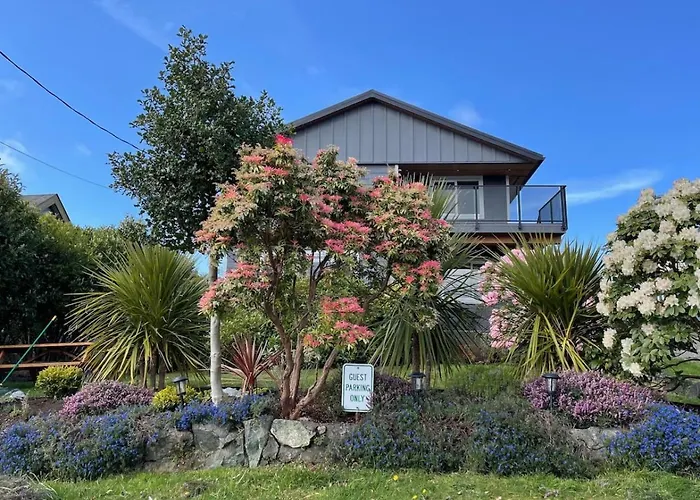Sea Breeze Suite - Quaint 1 Bedroom Downtown