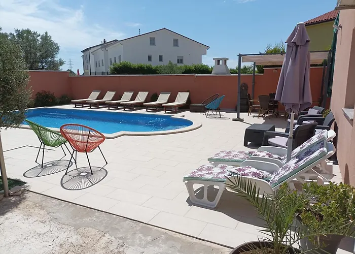 House Monte Cherpo