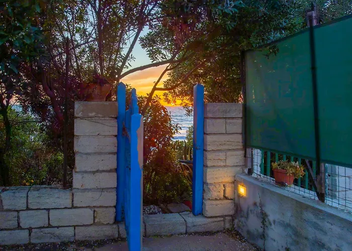 Montalbano House By Biddizzi Rari - Accesso Diretto Alla Spiaggia, Casa Al Mare