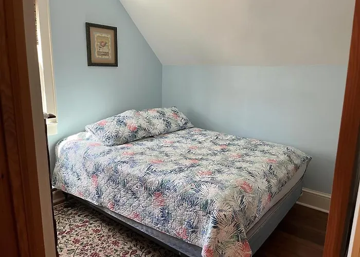 Ship Bottom Ocean Block Beach Cottage Great Location Only 3 Houses From The Sand And Surf Walking Distance To Shops, Dining And Mini Golf 11490