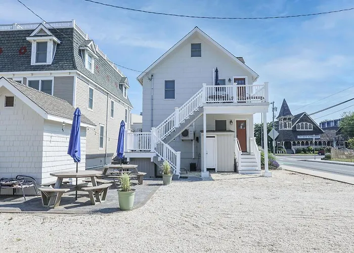 Wifi Ourdoor Shower Porch Ocean Side 1St Floor Duplex, A Short Walk From The Best Lbi Attractions, A Small Park, And The Beach
