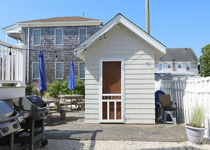 Wifi Ourdoor Shower Porch Ocean Side 1St Floor Duplex, A Short Walk From The Best Lbi Attractions, A Small Park, And The Beach