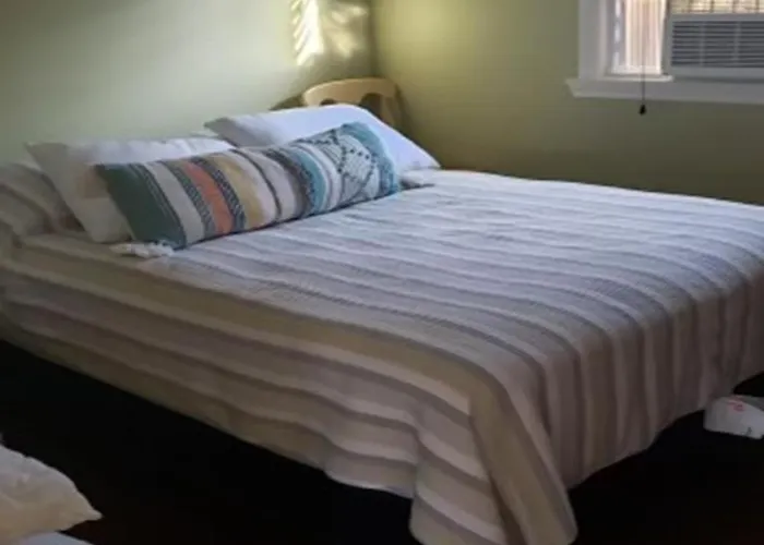 Pet Friendly, Wifi, Outdoor Shower, Deck, Pet Friendly, Beach Chairs, Beach Badges, Keurig,