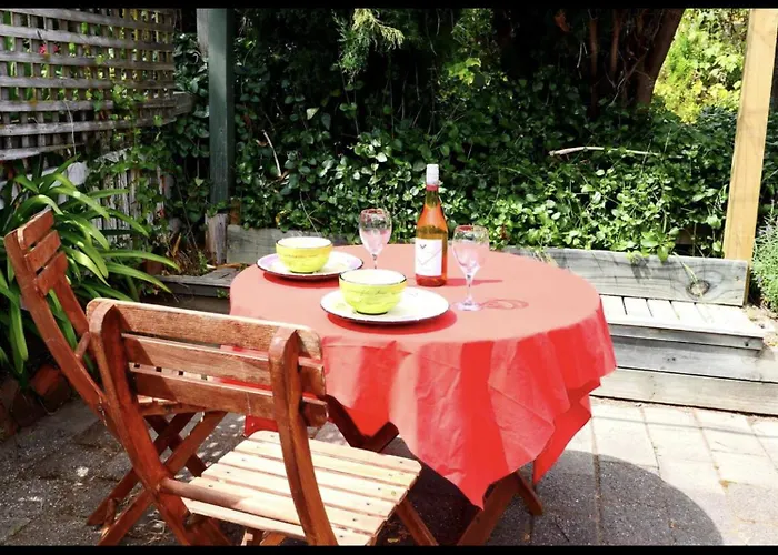 Enjoy Stylish Living, Tranquil, Stroll To River