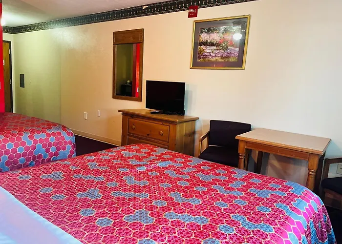 Villa Inn Motel Near Hwy 12 Wi Capital O