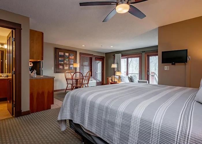 A125 Studio Lake View
