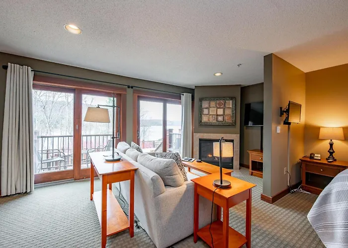 A125 Studio Lake View