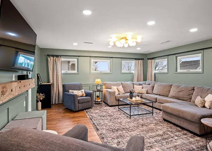 Gather Together - Charming Home For 20 Near Ark!