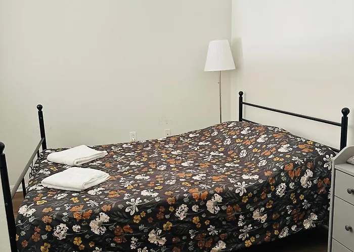 Spacious,2Queen Beds, Free Parking, Pool&Gym And Central Location