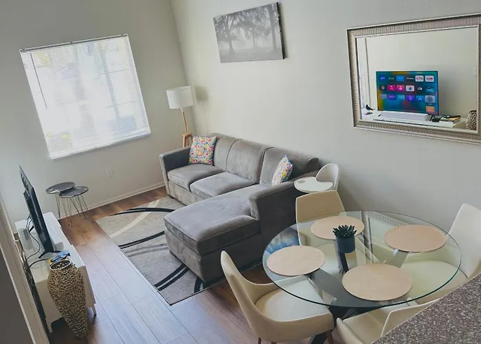 Spacious,2Queen Beds, Free Parking, Pool&Gym And Central Location