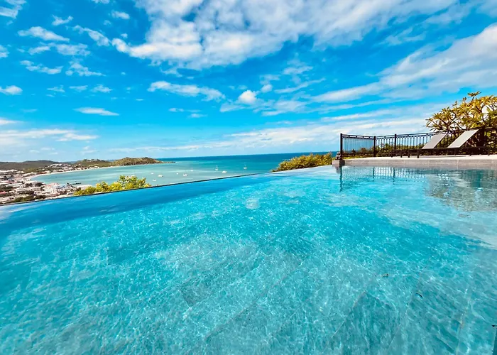 Studio Panoramic Vue Mer Epoustouflante Et Piscine A Debordement
