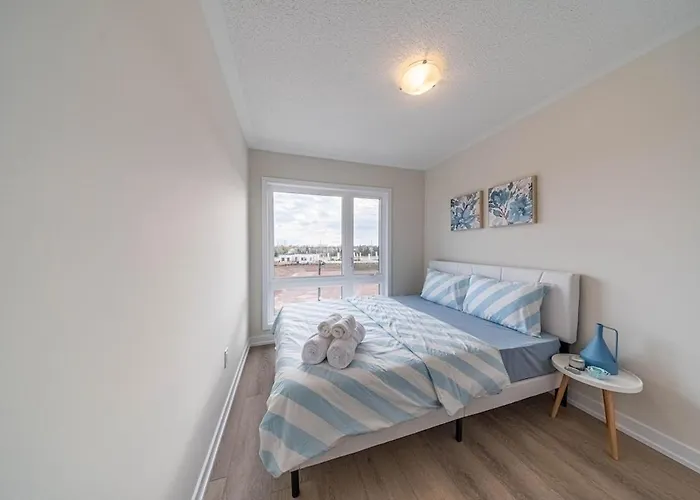 Entire Home In Oakville, Canada