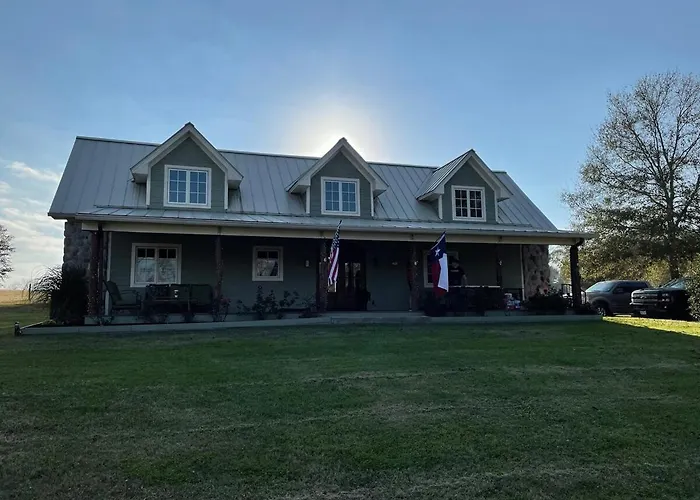 Rose Hill Farms- Relax At Your 12 Acre Farmhouse Retreat !