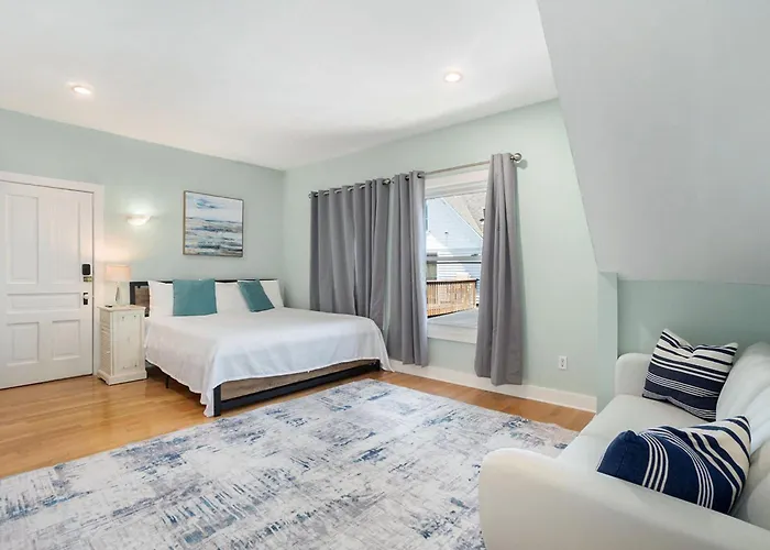 Grand Harbor Apartments Unit 4 - 200