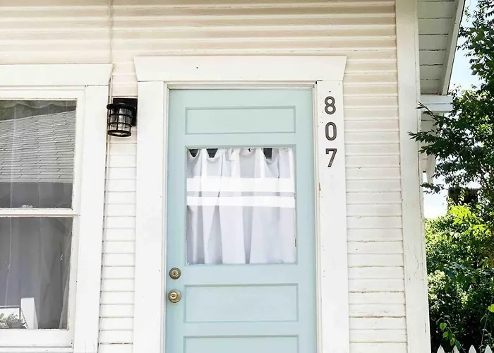 The Tiny House 2Kingbds Quaint Retreat Or Campus