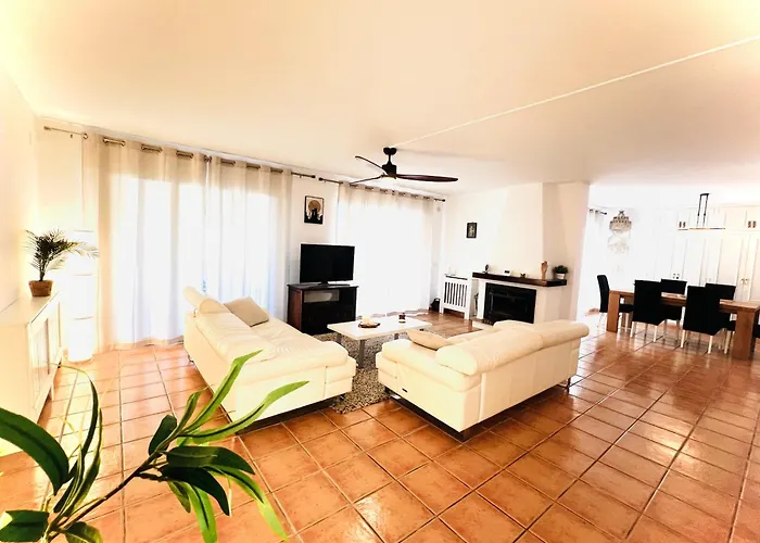 3-Bedroom Villa With Pool In Quiet Area On Costa Blanca For Longer Term Rental