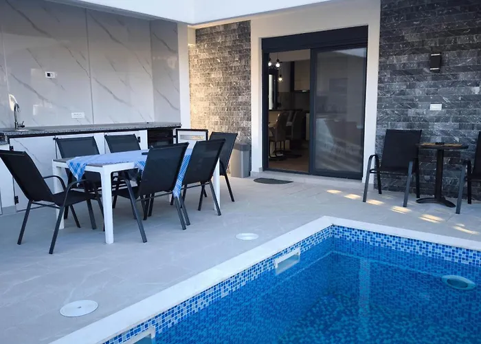 Poolside Idyll