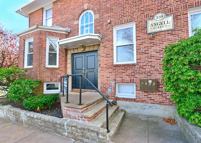 Jennifer'S Cozy Apt Near Brown W In Unit Laundry