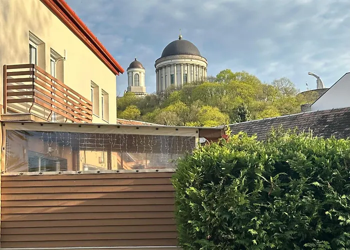 Dunapart Vendeghaz Esztergom