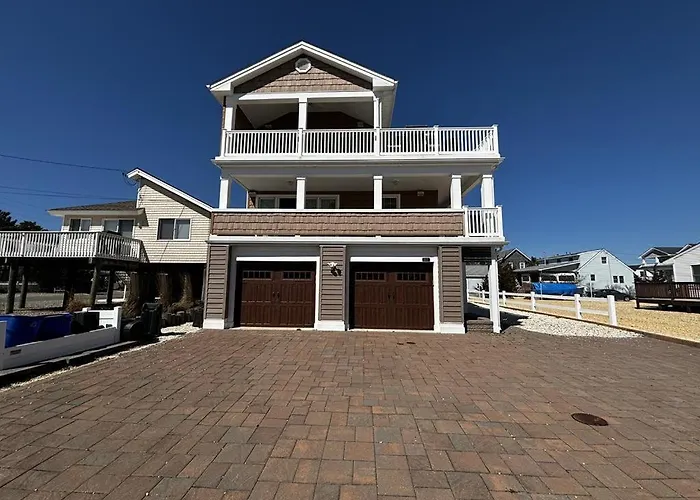 Pet Friendly, Bayside Surf City, Private Yard, Pool, Elevator Roof Top Deck Beach Badges