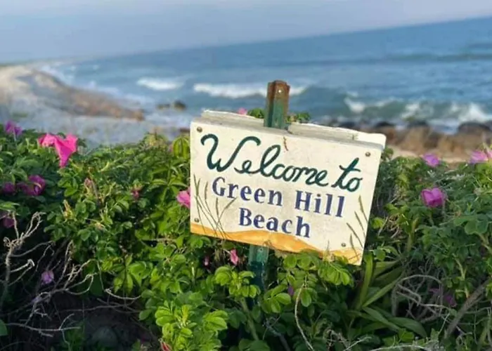 Charming 2 Bedroom Green Hill Beach Cottage