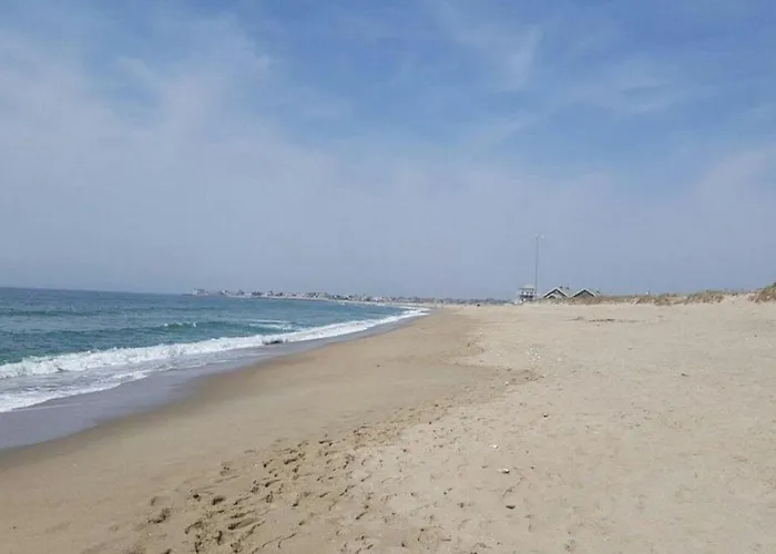Charming 2 Bedroom Green Hill Beach Cottage