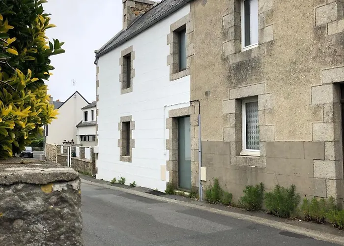 Rue Bara