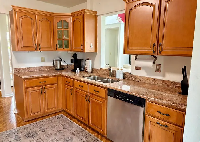 Elegant 3-Bedroom Condo In Lewes With Pond Views