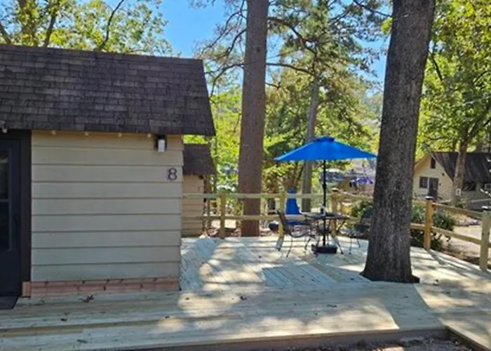 #08 - One Bedroom Lakeview Cottage-Pet Friendly