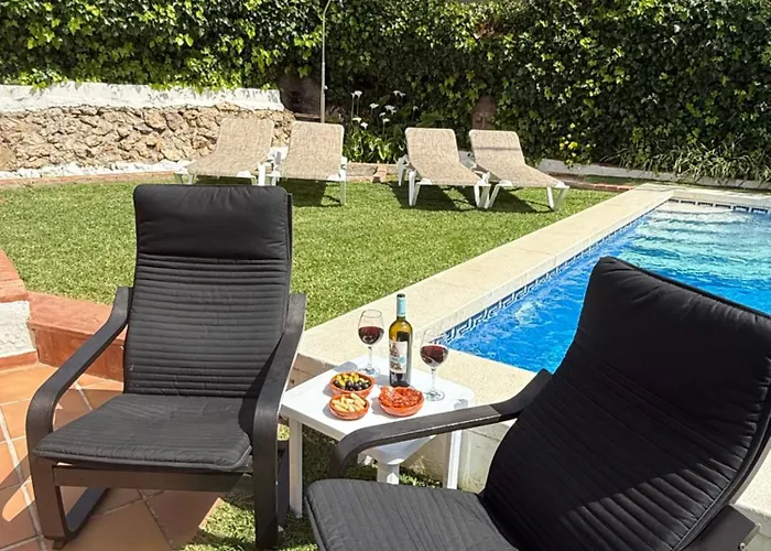 Private Villa Nerja, Large Private Pool, Gardens & Parking