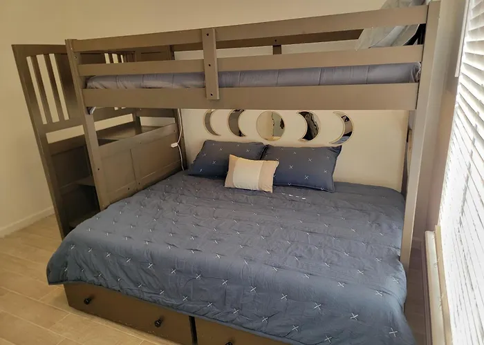 Spacious Family Friendly House 10 Min To Zaragoza