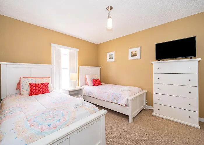 Family-Friendly 5-Bedroom Home With Pool Near Disney