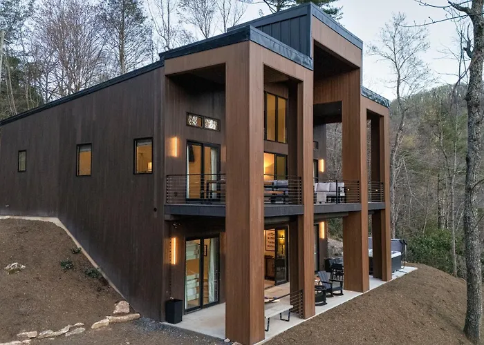 Pet-Friendly Riverfront With Hot Tub Views And Fishing