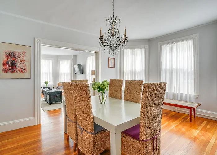 Walk To Harvard Square: Apartment In Cambridge