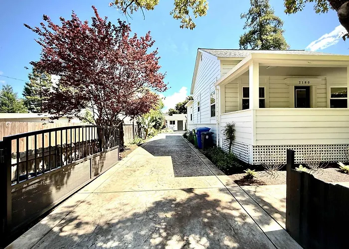 Stylish Central Napa Home With Serene Private Yard