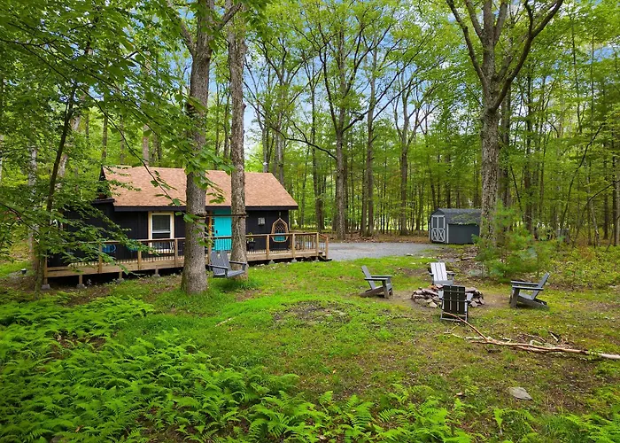 Perfect Couples Cabin Fireplace Firepit & Wine Nearby