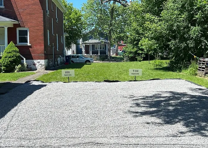 This Old House - 10 Minute Walk To The Falls