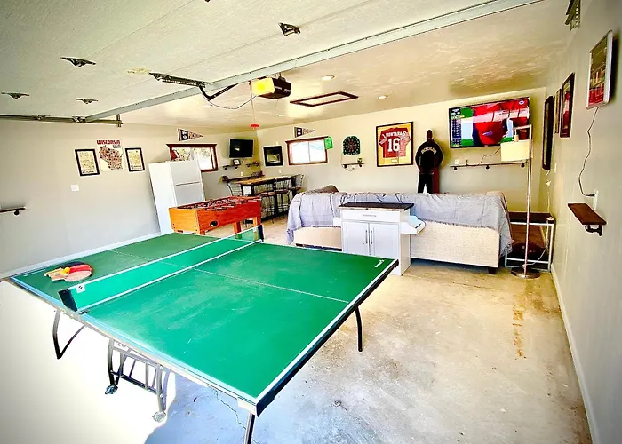 Green Bay Packer Game House Or Resch Expo Less Than 1 Mile From Lambeau Field