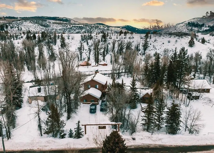 Large Family Cabin Near Park City