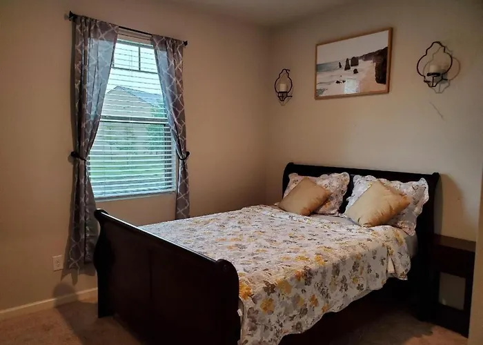 Pet Friendly, Free Breakfast, 3Bed 2Bath Covington Cozy Hideaway