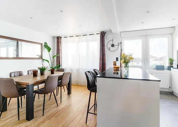 Luxueux, Climatise, 2 Chambres, Parking Prive Inclus, Design, Confort Premium, 80 M2, Proche Gare Sncf