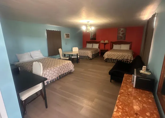 Colonial Motel