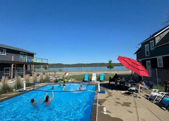 3 Bedroom Condo With Lake Pepin Views With Access To Shared Outdoor Pool