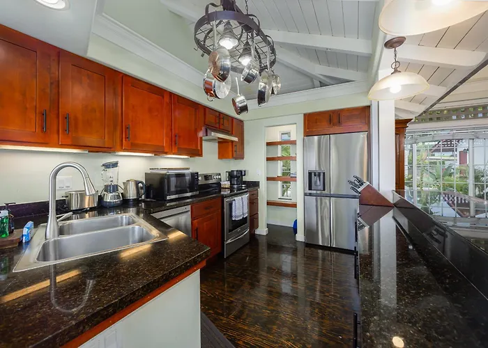 Kona Penthouse Retreat - Relaxed 2 Bd With Ocean Views