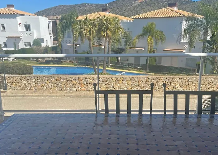 Modern 2 Bedroom Apartment 5Mins From Golf Course