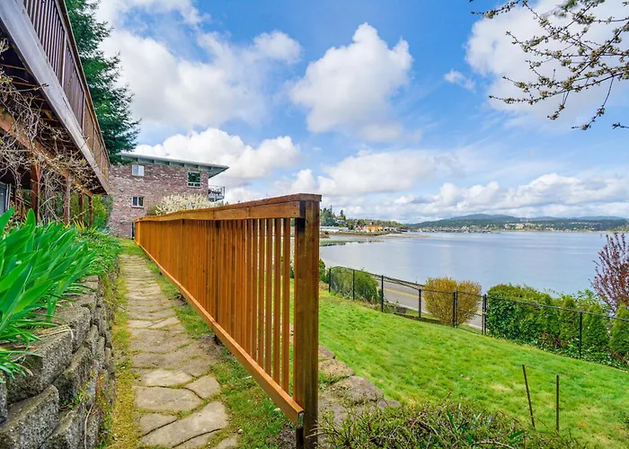 Game Room & Inlet Views, Port Orchard Home